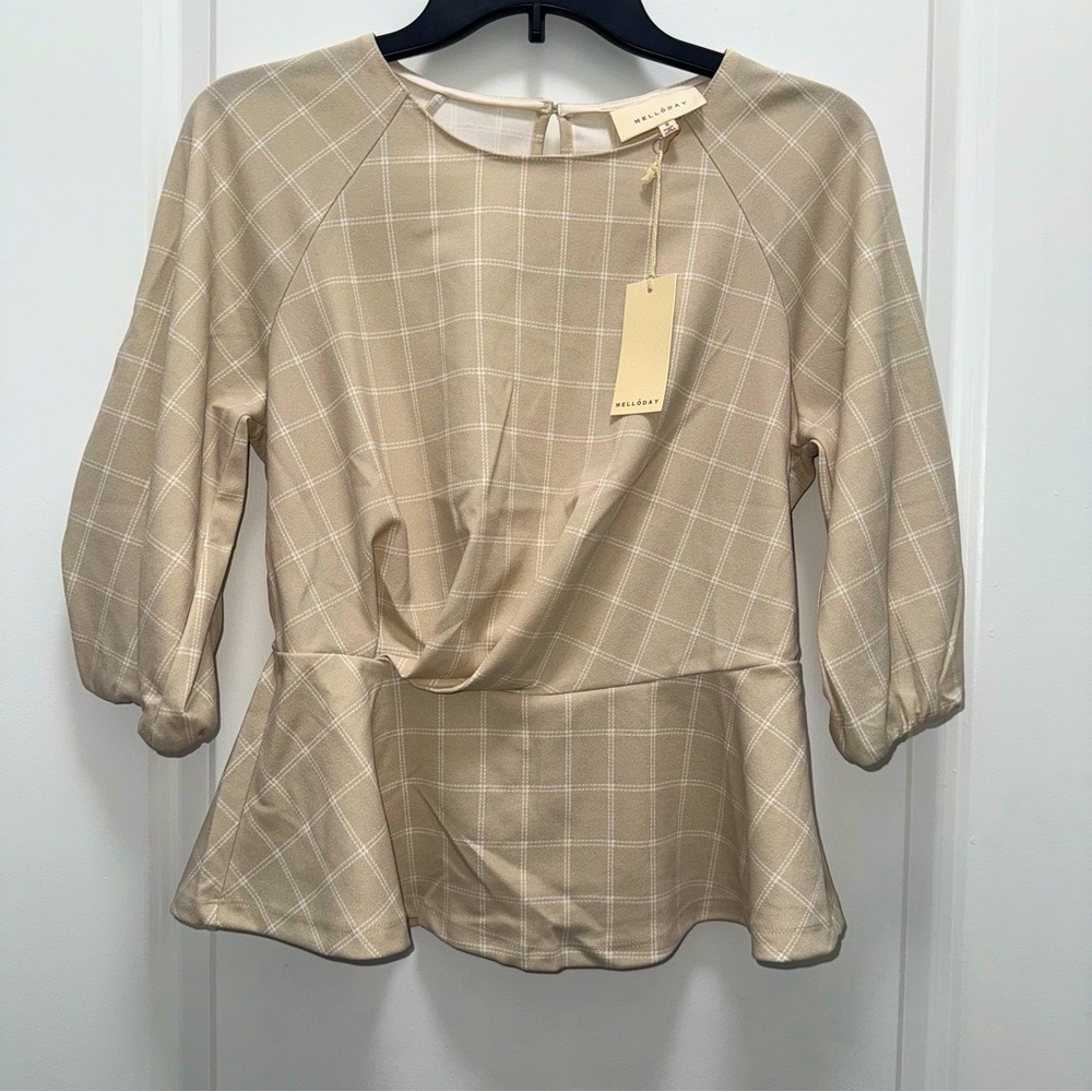 NWT Melloday Beige/White Blouse